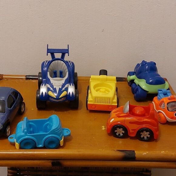 7 little people Small Car - Picture 1 of 6